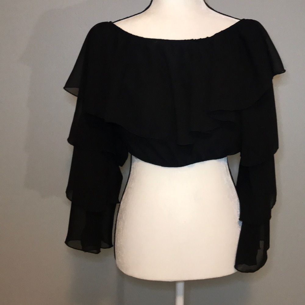 ✨Super cute Windsor ruffled crop top - Picture 2 of 5